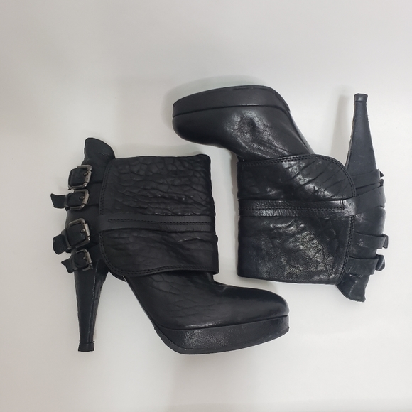 Vic Matie Shoes - Vic Matie heeled leather booties black